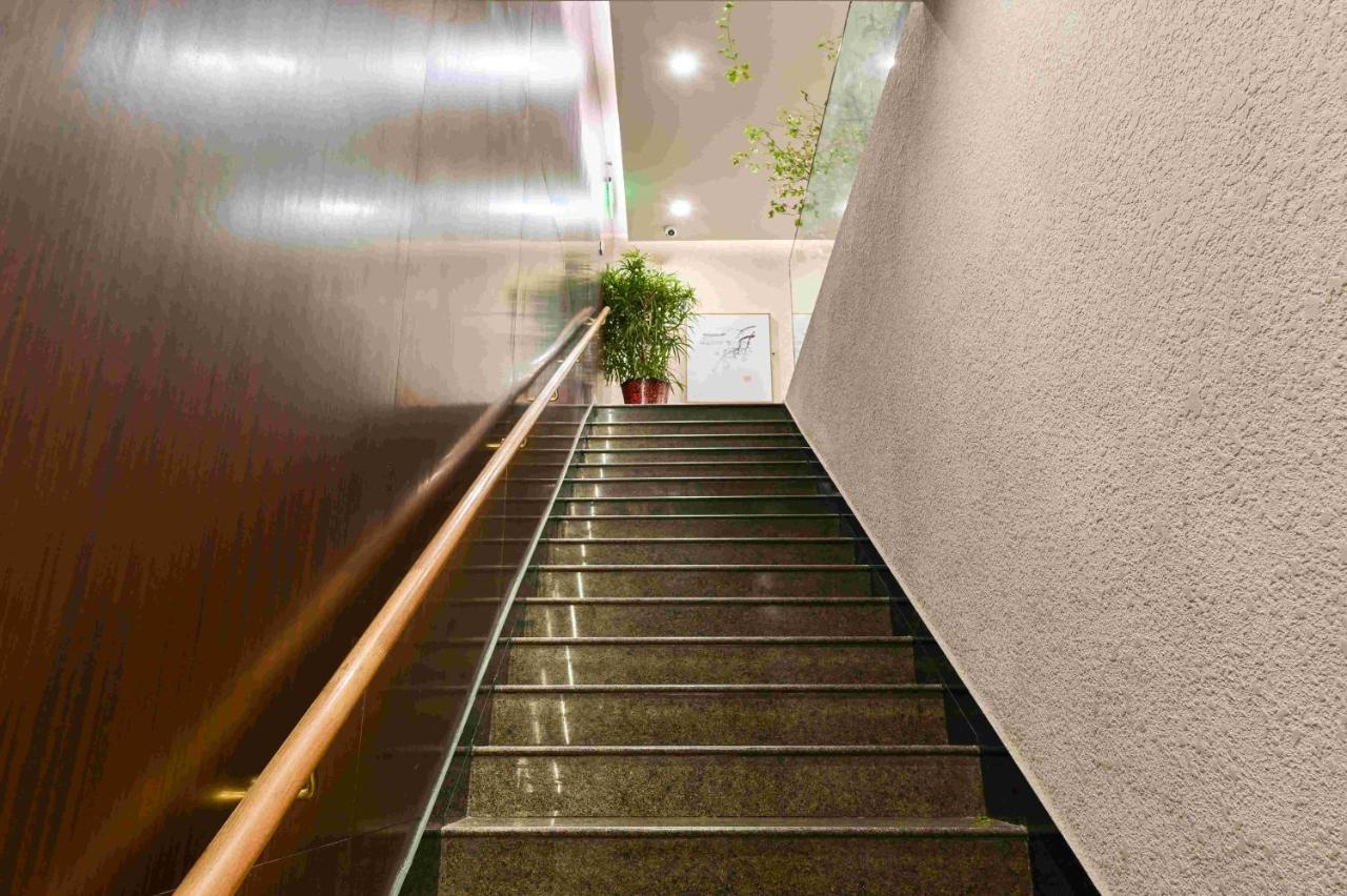 Xingshe Alley Courtyard Hotel Beijing Wangfujing Forbidden City Branch - Breakfast Included & English Speaking Reception & Free Wifi And Laundry Room & Hutong Culture & Cat-Keeping & Flower-Growing Terrace & One Day Tour Service & Free Coffee Екстериор снимка